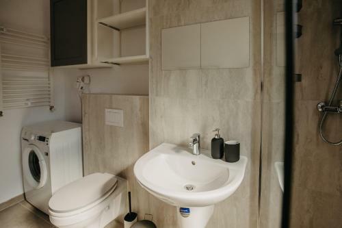 Apartamento Modern In New Building With Balcony & Private Parking