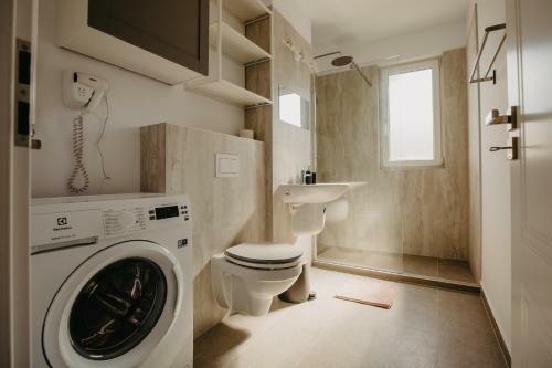 Apartamento Modern In New Building With Balcony & Private Parking
