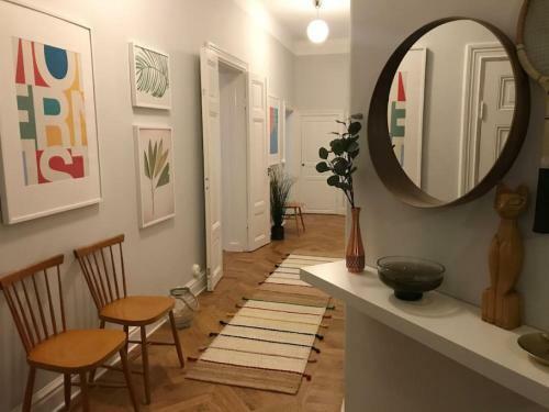 Artistic And Light 2 Room Apartment In Sofo 65sqm