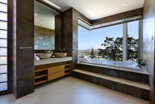 Villa Beyond-namaste 15 Bedroom Fully Staffed Seaview Villa
