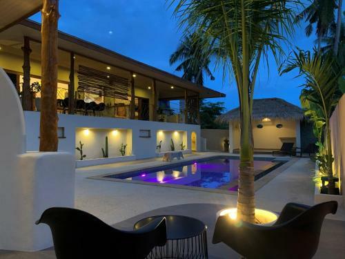Baan Thamarchat 3 Villas 13 Bedrooms & Shala