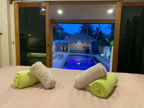 Baan Thamarchat 3 Villas 13 Bedrooms & Shala
