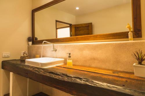 Baan Thamarchat 3 Villas 13 Bedrooms & Shala