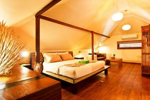 Baan Thamarchat 3 Villas 13 Bedrooms & Shala