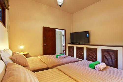 Baan Thamarchat 3 Villas 13 Bedrooms & Shala