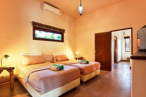 Baan Thamarchat 3 Villas 13 Bedrooms & Shala