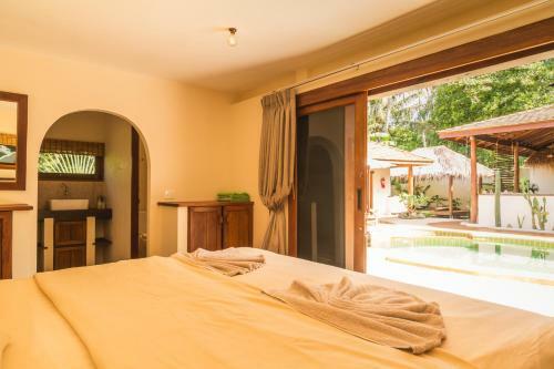 Baan Thamarchat 3 Villas 13 Bedrooms & Shala