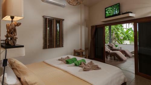 Baan Thamarchat 3 Villas 13 Bedrooms & Shala