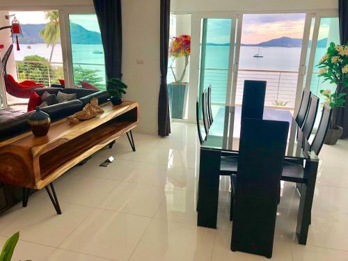 D-lux 4 Bed Beachfront Apartment With Sea View