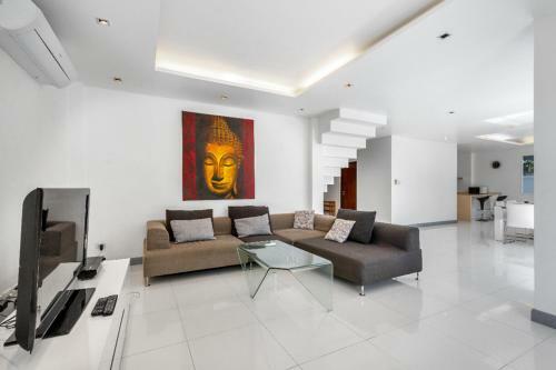 Walk 700m To Kamala Beach Comfortable And Spacious Two-story Villa