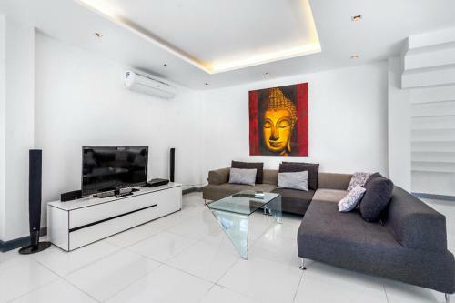 Walk 700m To Kamala Beach Comfortable And Spacious Two-story Villa