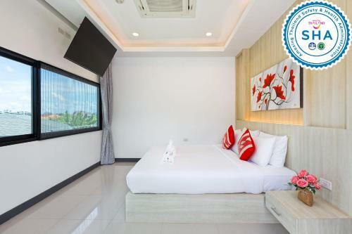 Villa White Pool