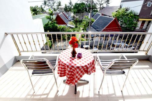 Hotel Deng's Kamala Beach Guesthouse
