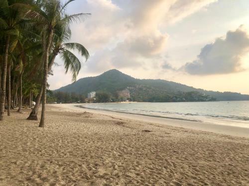 Hotel Deng's Kamala Beach Guesthouse