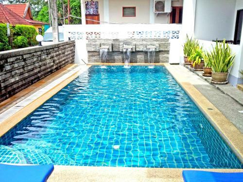 Hotel Deng's Kamala Beach Guesthouse