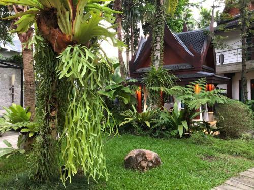 Villa In The Garden, Surin Beach With Private Spa.