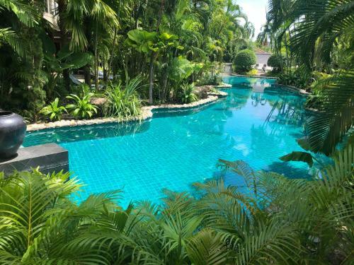 Villa In The Garden, Surin Beach With Private Spa.