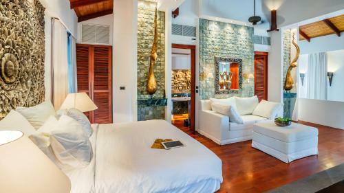 Villa In The Garden, Surin Beach With Private Spa.