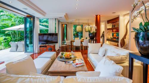 Villa In The Garden, Surin Beach With Private Spa.