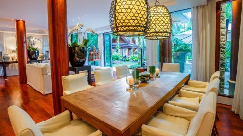 Villa In The Garden, Surin Beach With Private Spa.
