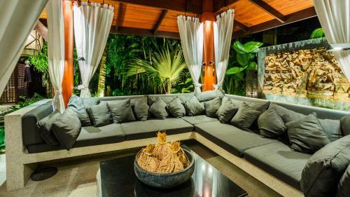 Villa In The Garden, Surin Beach With Private Spa.
