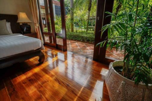 4 Bedroom Beachfront Villa Rose