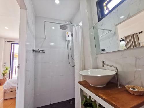 Sunrise Beach House: Private House
