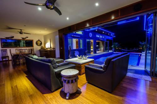 Stunning Villa With Ocean Views And Free Car