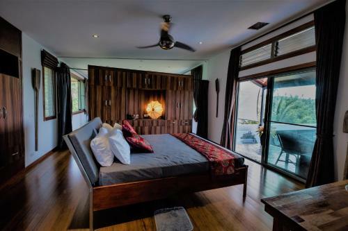 Stunning Villa With Ocean Views And Free Car