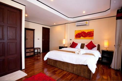 3 Bedroom Seafront Villa Island View