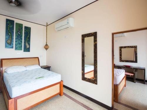 5 Bedroom Seafront Villa Phanghan