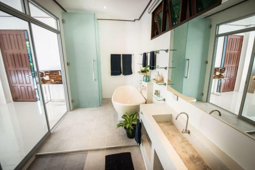 Teak Hill Pool Villa-michelia