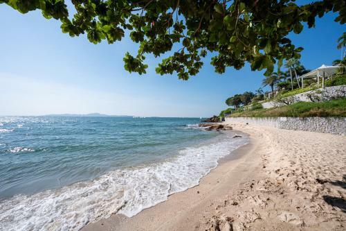 Majestic Residence Pool Villa 4 Bedrooms Private Beach