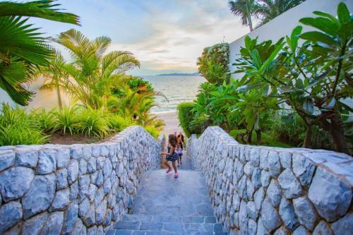 Anb Poolvilla 3br Walk Private Beach In Pratamnak