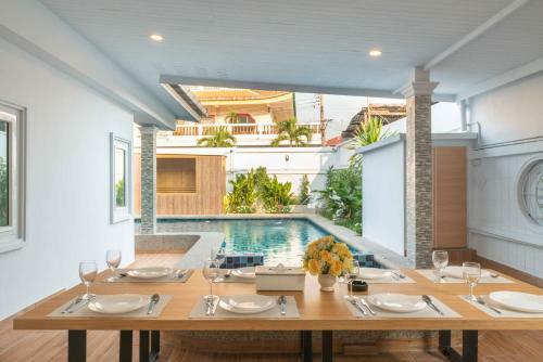 Sabai Pool Villa 12-15 Persons 6br, Sauna, Pool Table, Karaoke, Bbq