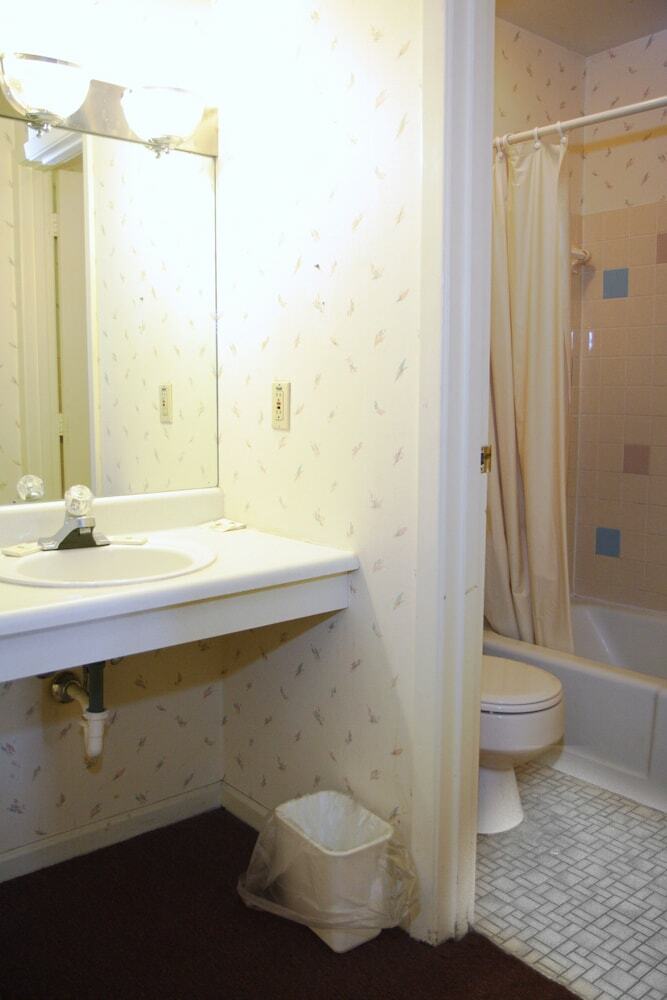 Hotel Country Club Inn & Suites