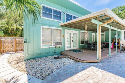 Downtown Dunedin Bb - Rustic Cabin With Pool
