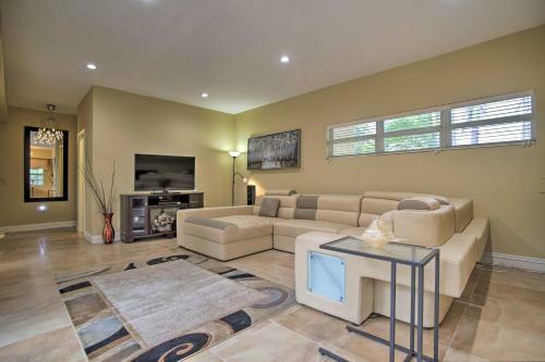 Hollywood Home With Bonus Apt Less Than 2 Mi To Beach!