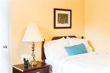 Hotel Clarence Inn