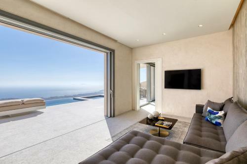 Villa Santorini Sky, Luxury Resort