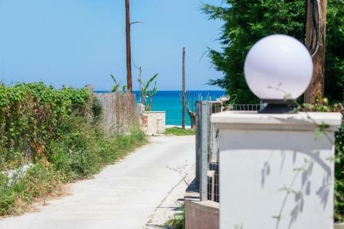 Dora's Tsilivi Beach House A