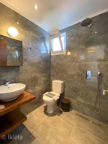 Hostal Theros Lux Apts.