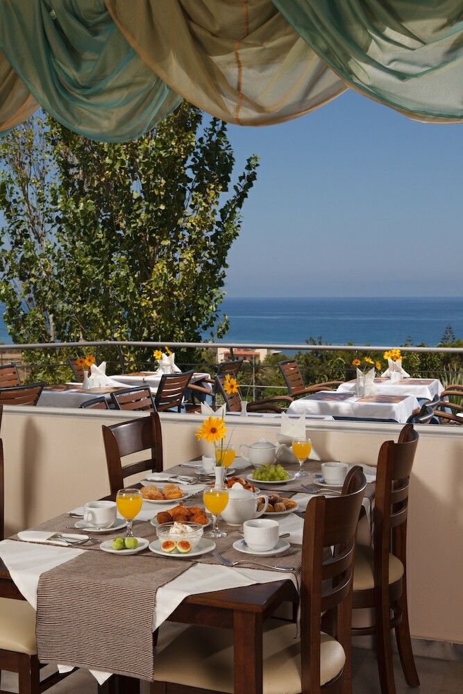 Oasis Scaleta Hotel