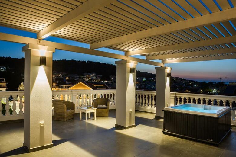 Aenos Hotel