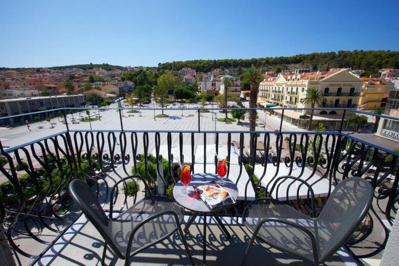 Aenos Hotel