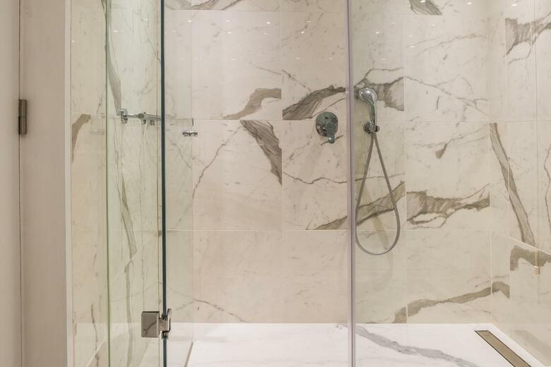 Aenos Hotel