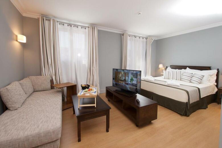 Aenos Hotel