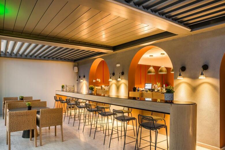 Aenos Hotel