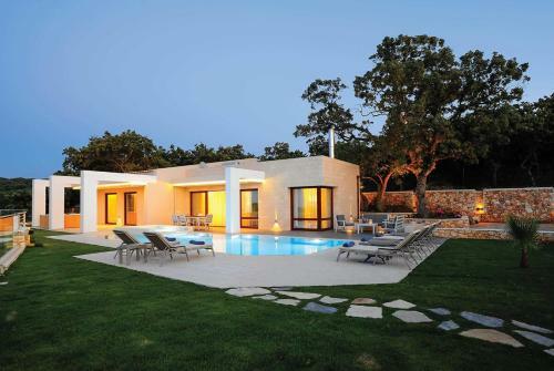 White Oak Tree Villa