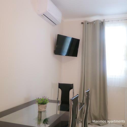 Maximus Polychrono Apartments